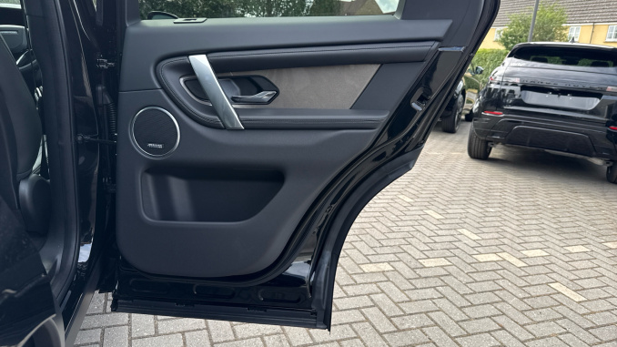 Land Rover Discovery Sport 2.0 D200 Metropolitan 5dr Auto [5 Seat] Diesel Station Wagon - Image 35